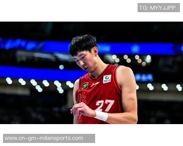 周琦因伤缺席亚洲杯赛场与队友并肩作战全力以赴进行康复训练 周琦因伤缺席亚洲杯赛场与队友并肩作战全力以赴进行康复训练