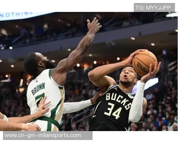 字母哥高效表现三节打卡下班贡献16分7板4助攻带领球队取得胜利 字母哥高效表现三节打卡下班贡献16分7板4助攻带领球队取得胜利