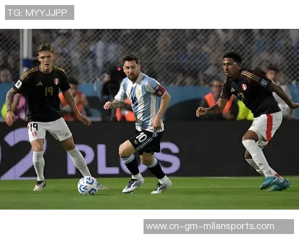 英媒报道卡拉菲奥里因髋部伤缺席下轮世预赛独自训练