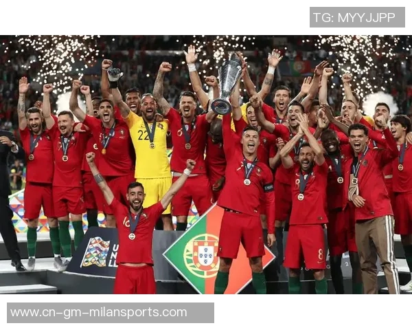 C罗分享球队合影庆祝晋级世界杯激励全队继续奋斗为葡萄牙加油