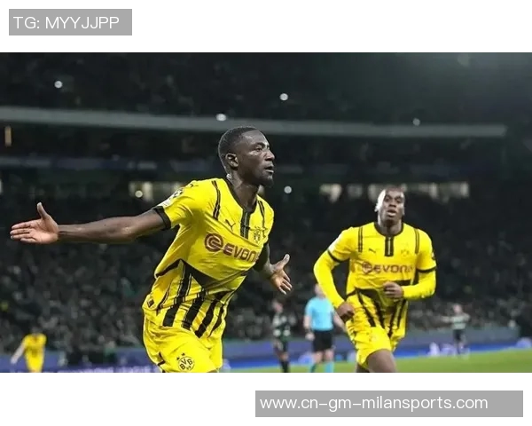 多特前锋吉拉西不满被换下拒绝与教练握手引发热议